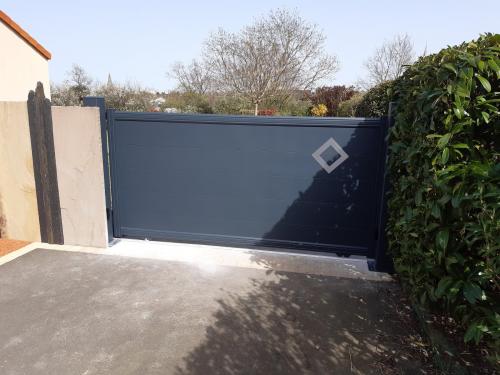 PORTAIL ALU COULISSANT