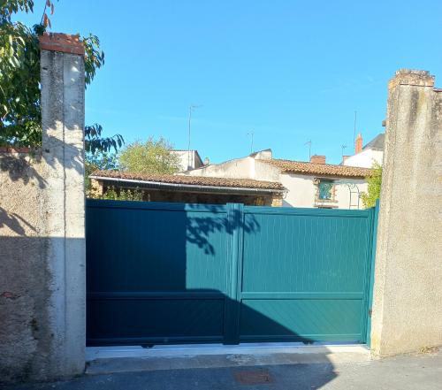 Portail coulissant aluminium vert antique