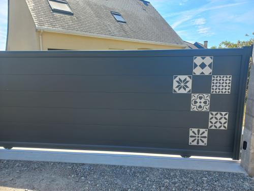 Portail coulissant aluminium
